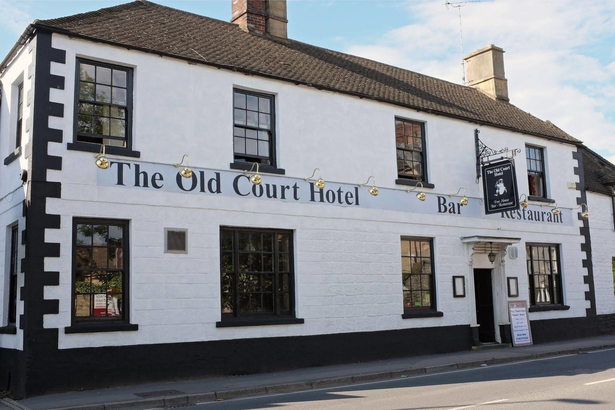 The Old Court Hotel Уитни Экстерьер фото